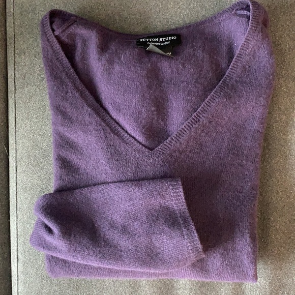 Sutton Studio Sweaters - Sutton Studio 100% Cashmere V Neck Sweater M